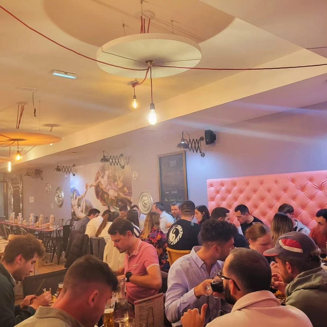 Ambiance conviviale en salle