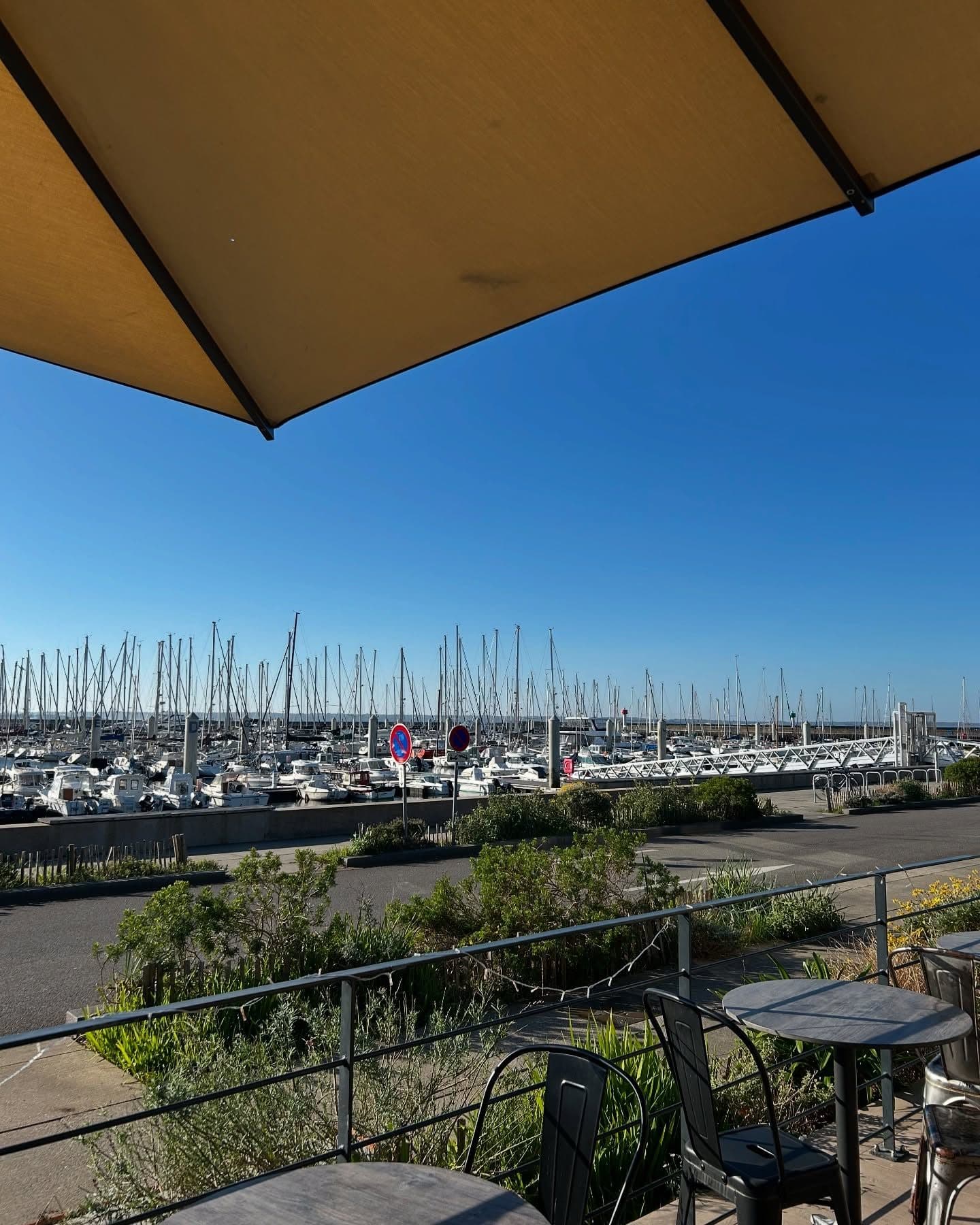 Terrasse de Marcelle et Morris face à la rade de Brest, idéale pour les groupes